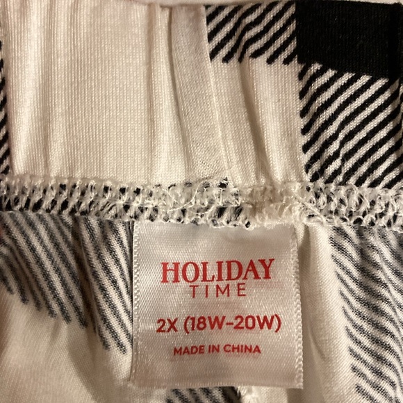 NWT 2X Black & White Plaid Pajamas with Red Trim - Picture 11 of 12